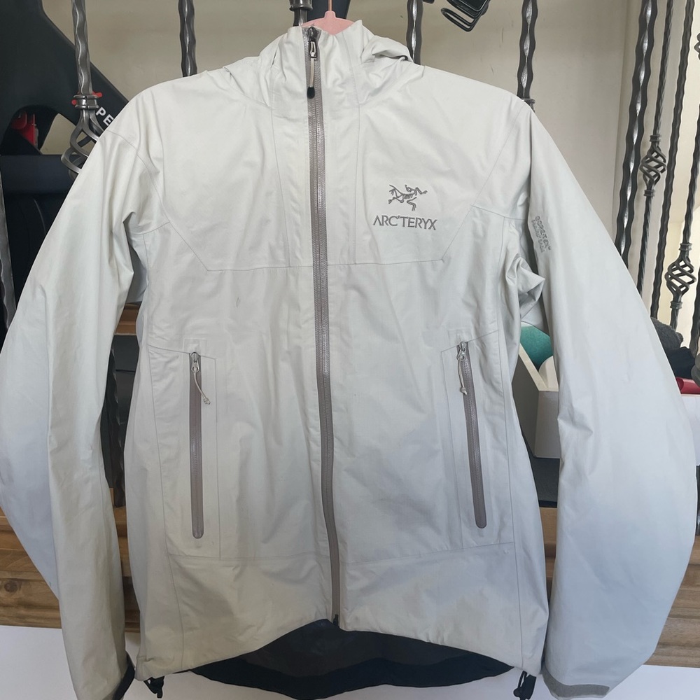 ☔️Women’s Arc’teryx Rain Jacket